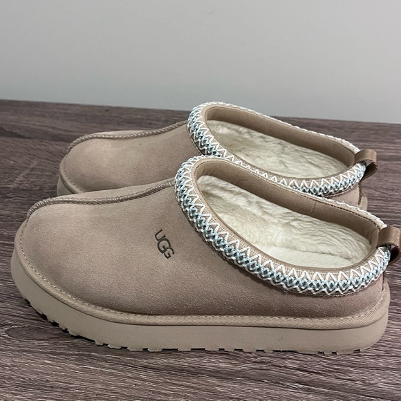 UGG Other - Sand Ugg Tazz Kids Size 6